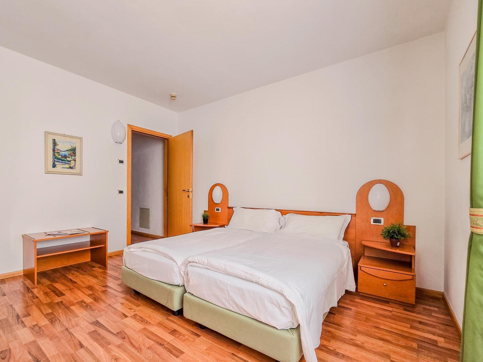 Aparthotel Englovacanze ริวาเดลการ์ดา ภายนอก รูปภาพ