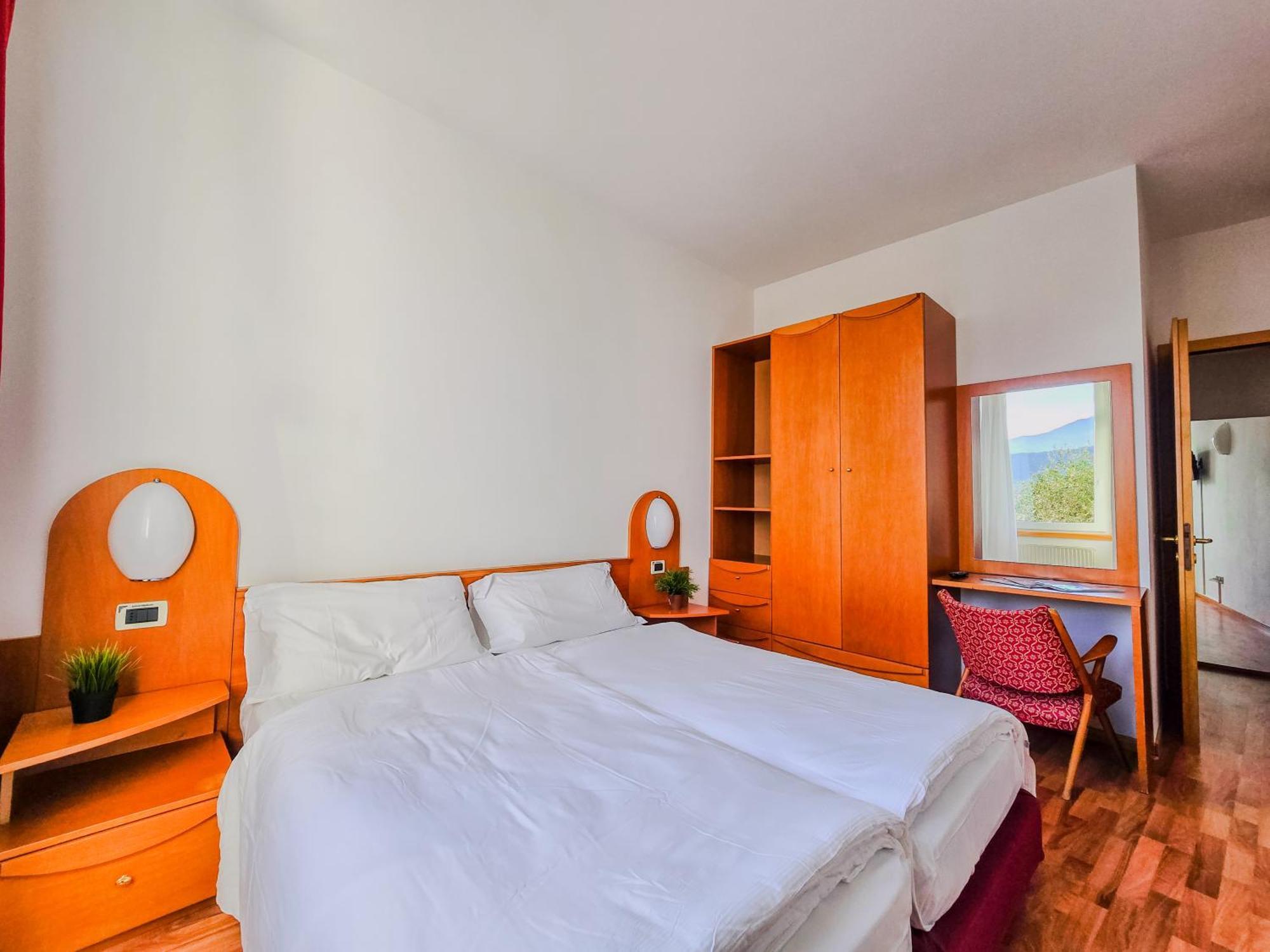 Aparthotel Englovacanze ริวาเดลการ์ดา ภายนอก รูปภาพ
