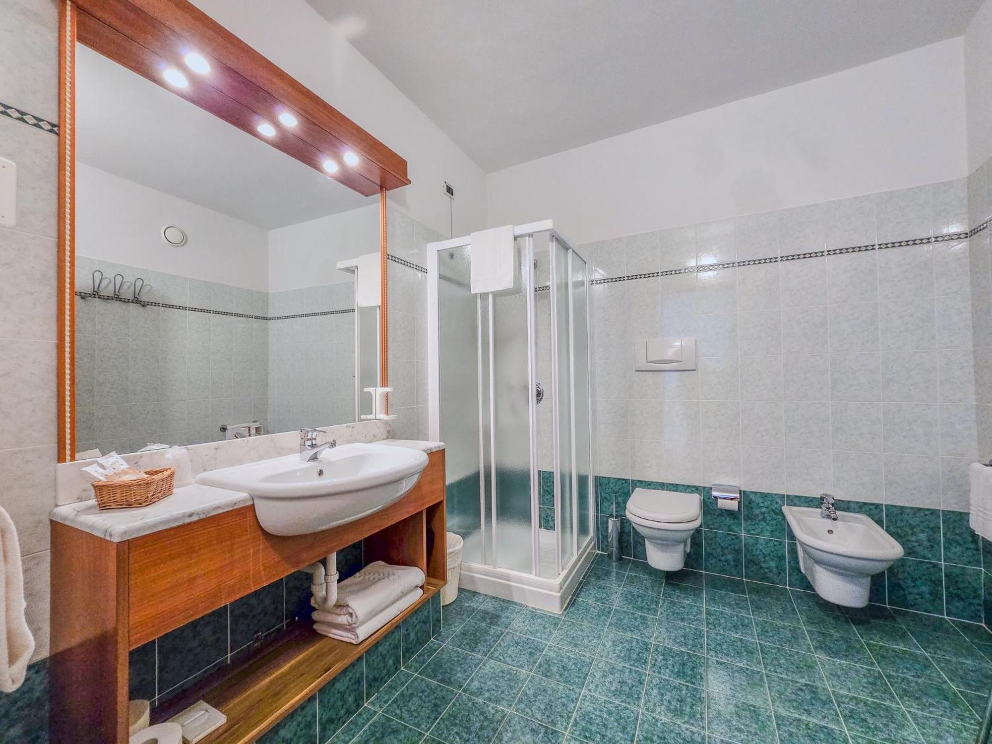 Aparthotel Englovacanze ริวาเดลการ์ดา ภายนอก รูปภาพ