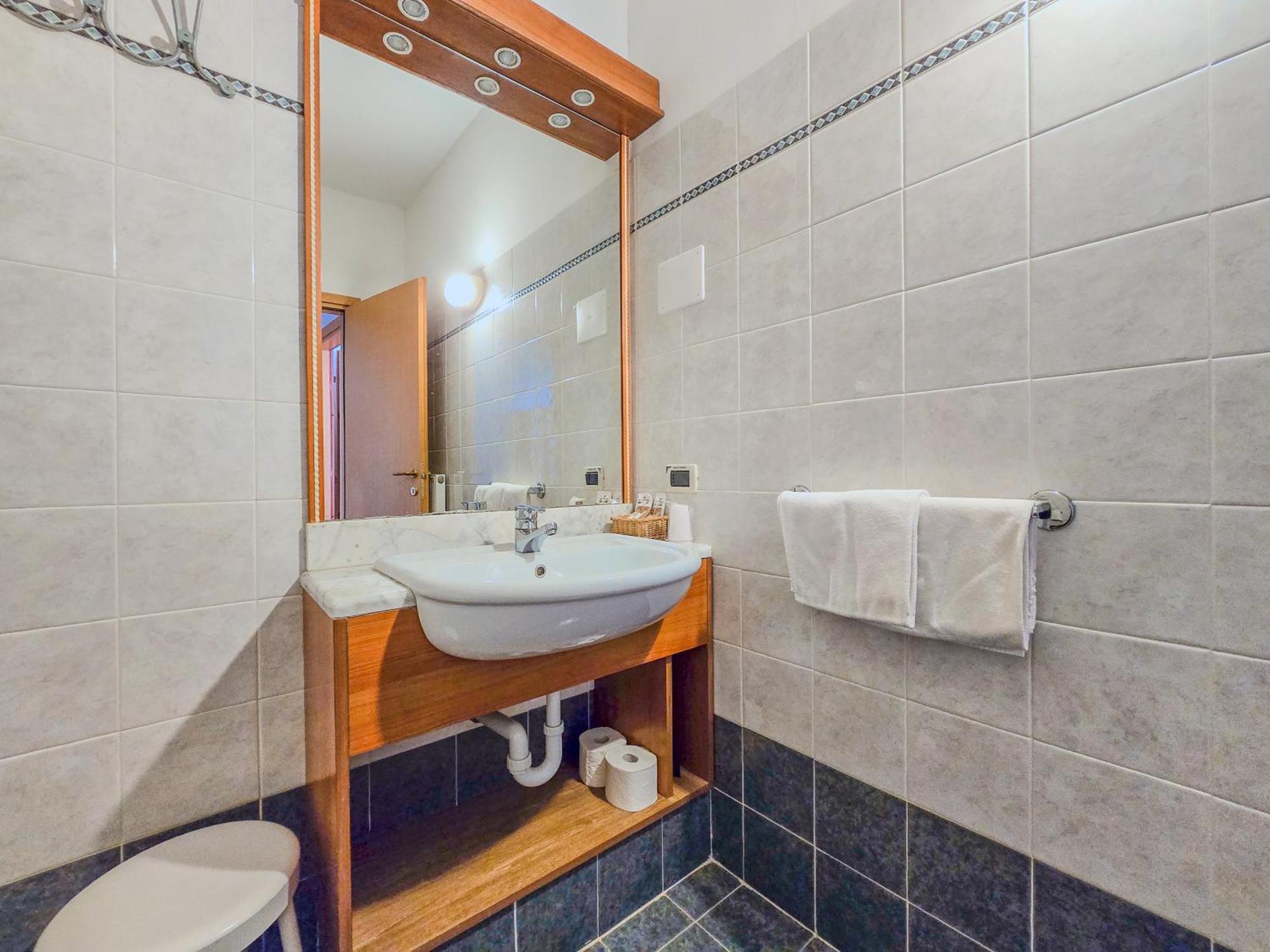 Aparthotel Englovacanze ริวาเดลการ์ดา ภายนอก รูปภาพ