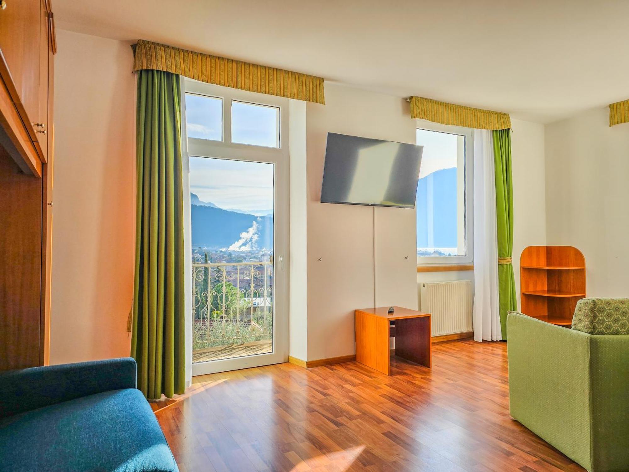 Aparthotel Englovacanze ริวาเดลการ์ดา ภายนอก รูปภาพ