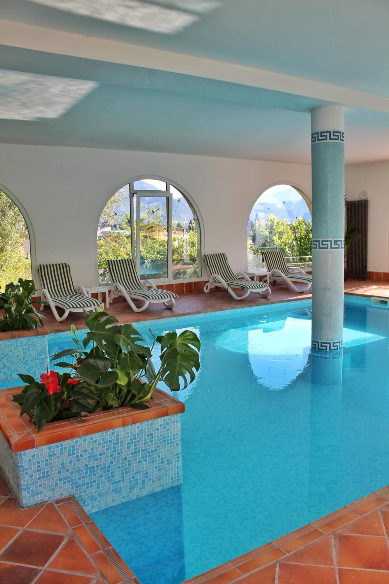 Aparthotel Englovacanze ริวาเดลการ์ดา ภายนอก รูปภาพ