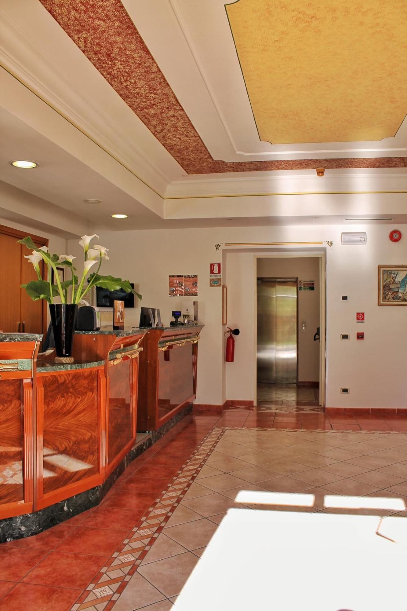 Aparthotel Englovacanze ริวาเดลการ์ดา ภายนอก รูปภาพ