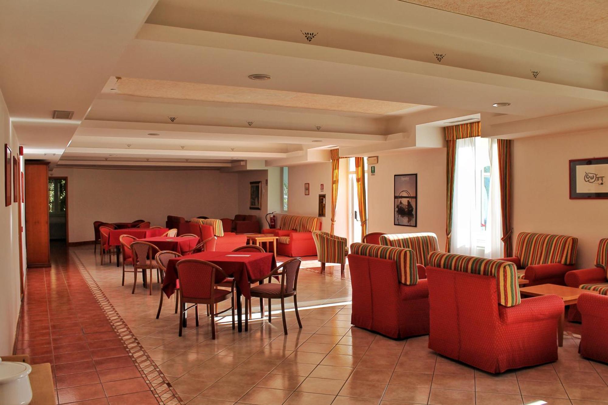 Aparthotel Englovacanze ริวาเดลการ์ดา ภายนอก รูปภาพ